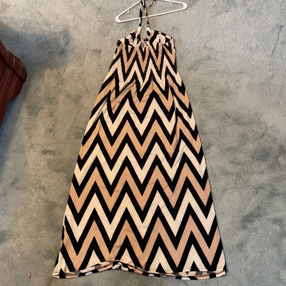 Chevron halter maxi dress - Picture 3 of 6